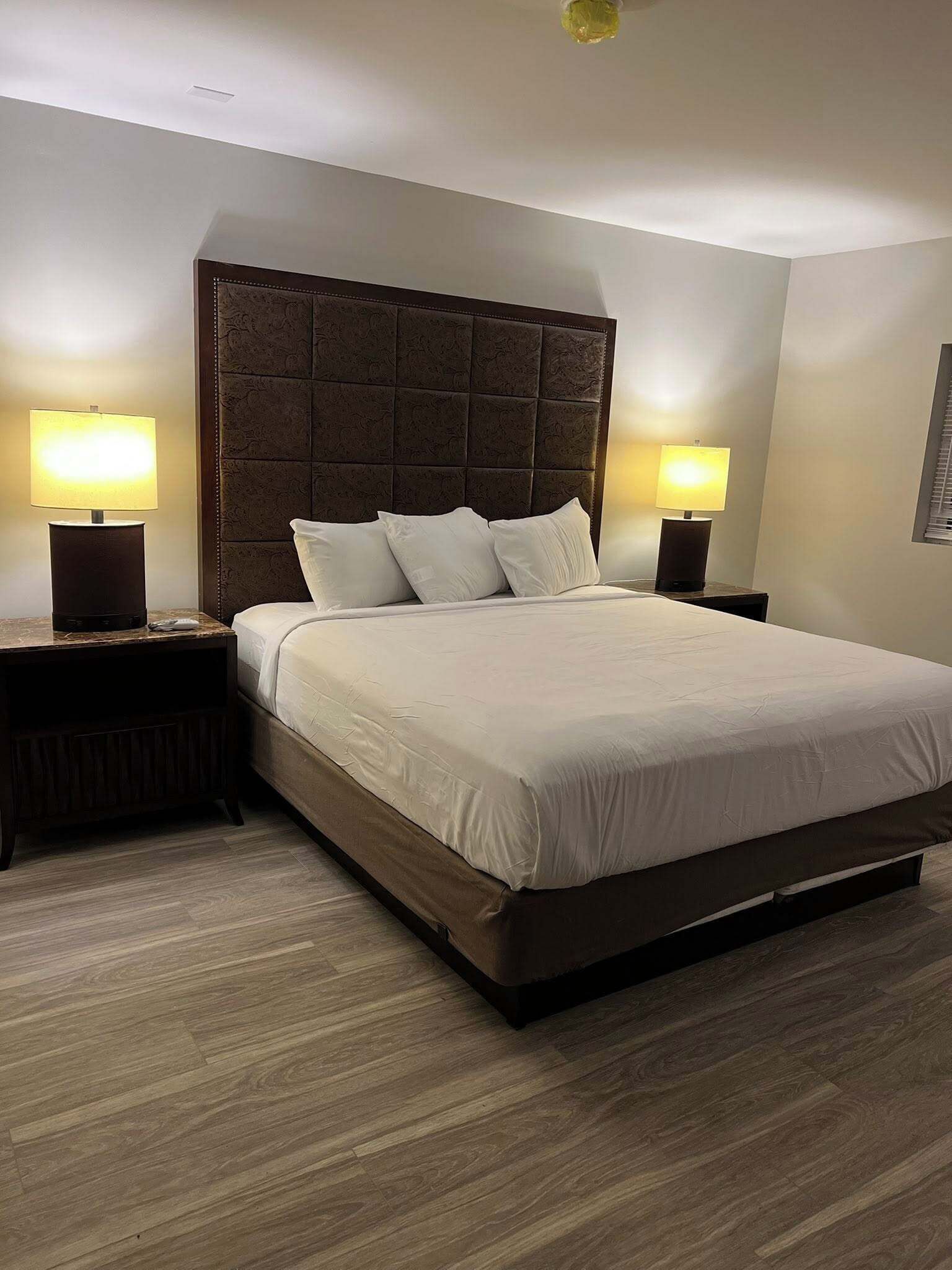 9 chambres, fer et planche à repasser, Wi-Fi