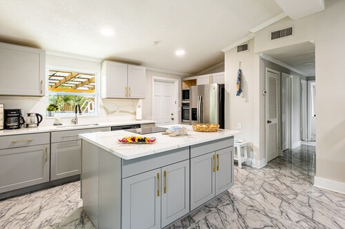 3-bedroom house in amazing Jacksonville with Pool and Jacuzzi