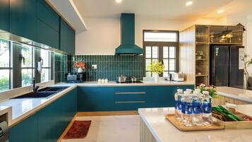 House, Private Pool, Park View | Private kitchen