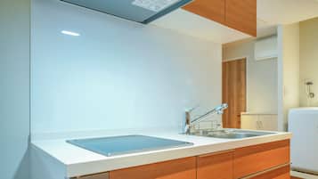 City Room | Dapur peribadi | Peti sejuk/penyejuk beku saiz penuh, ketuhar gelombang mikro, dapur