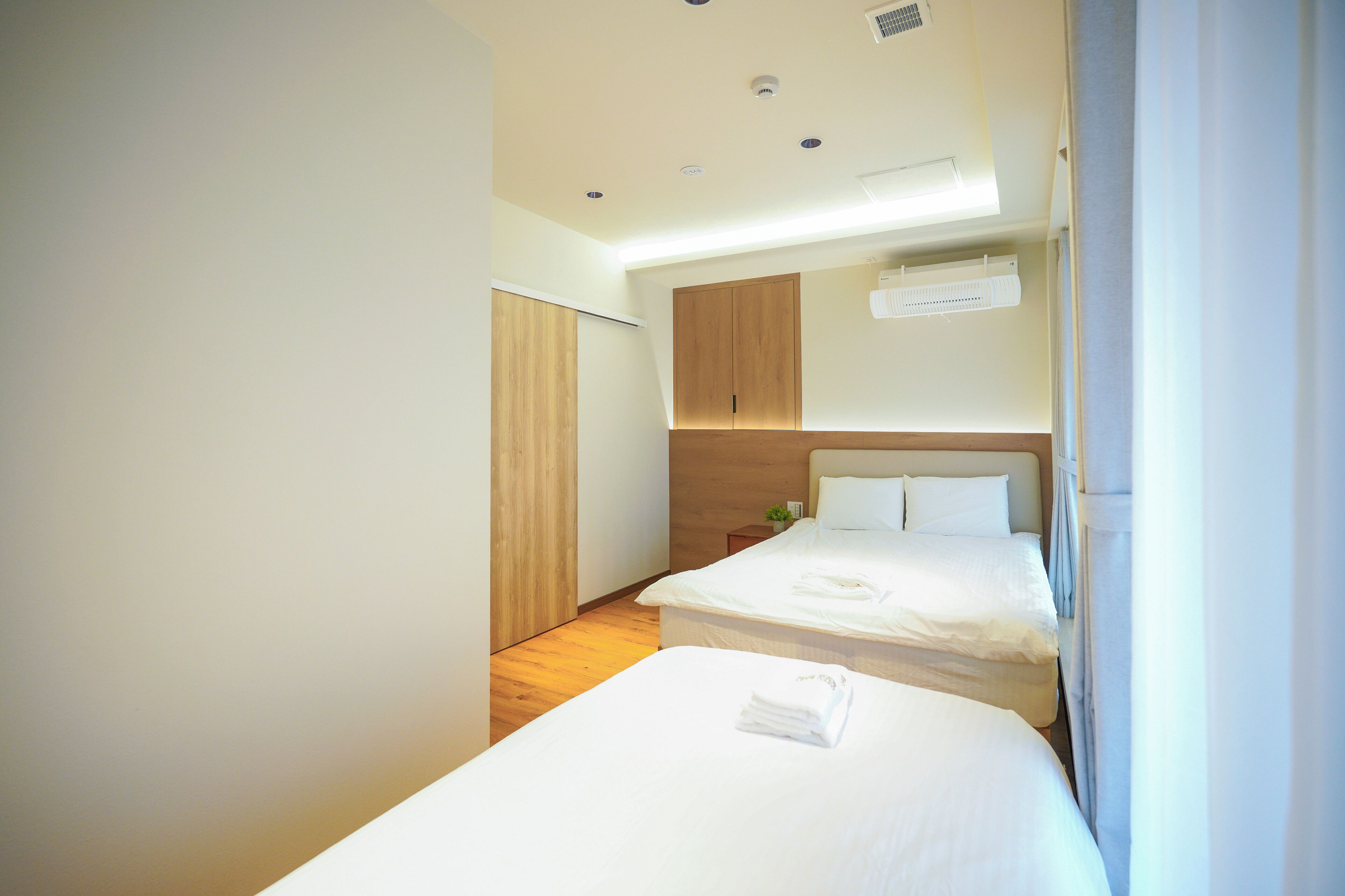 Deluxe Suite, 2 Bedrooms, Private Bathroom, City View | Desk, free WiFi, bed sheets