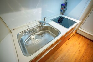 Business Room | Private kitchen | Full-sized fridge, microwave, stovetop, cookware/dishes/utensils - NAKANO WORLD HOTEL (Tokyo)