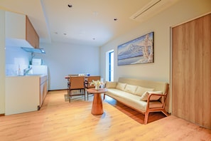 Suite Deluxe, 2 dormitoris, bany privat, vistes a la ciutat | Sala d'estar