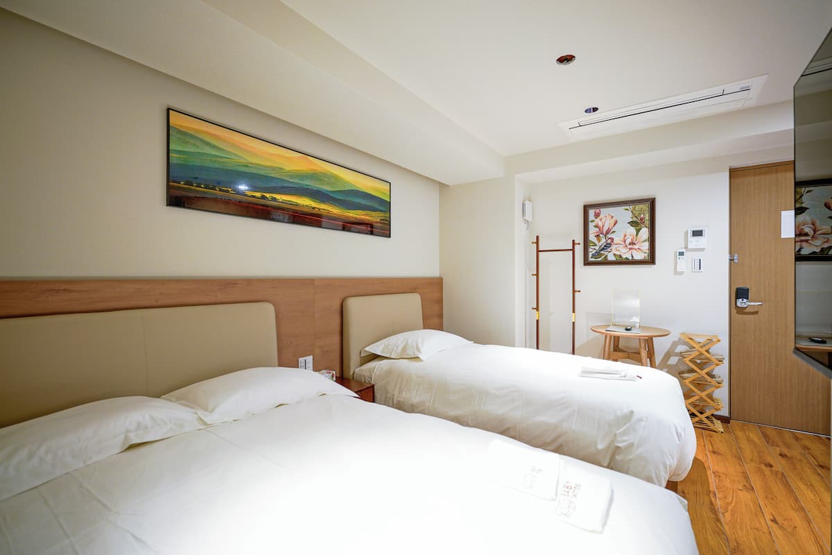 Desk, free WiFi, bed sheets