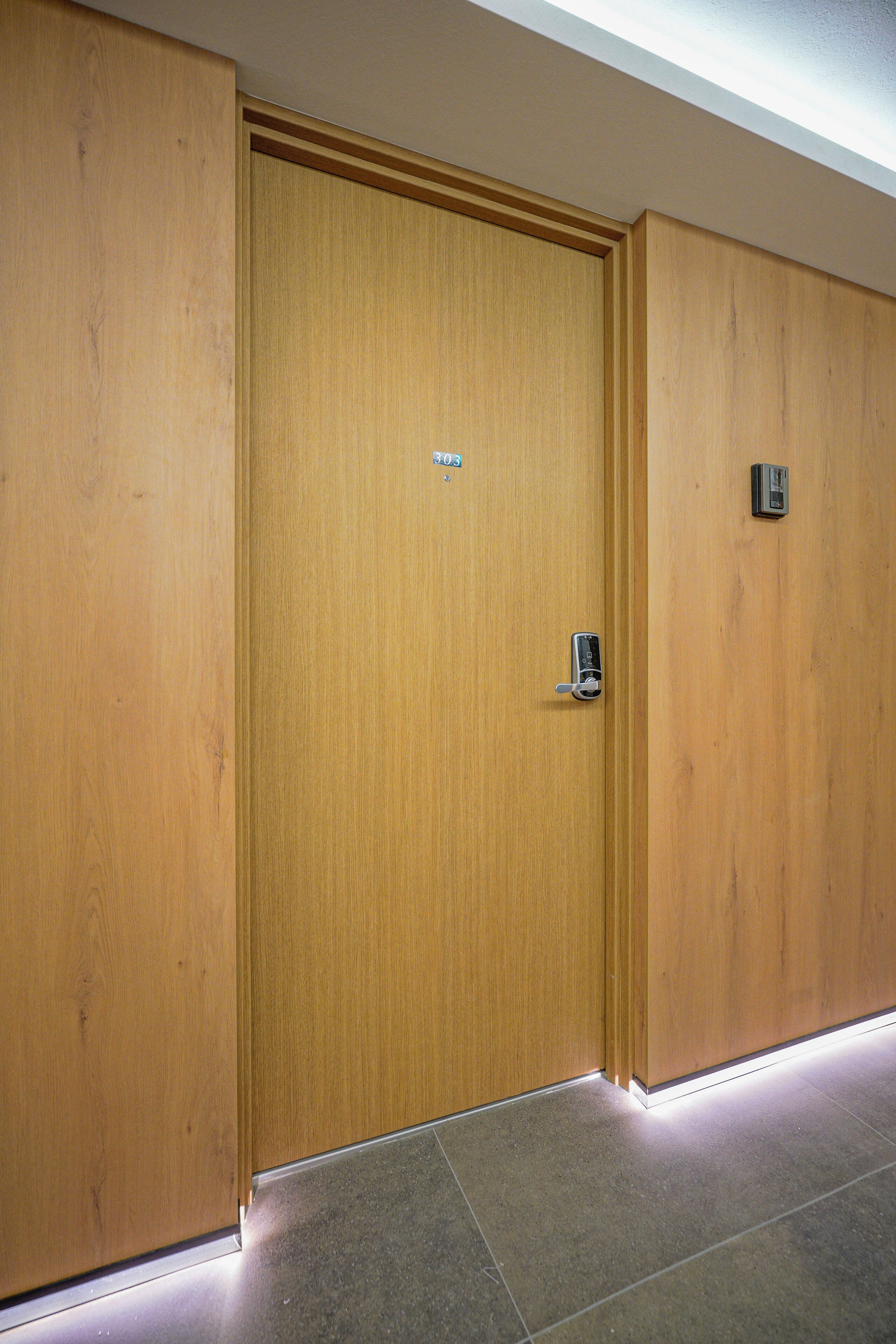 Club Room | Desk, free WiFi, bed sheets