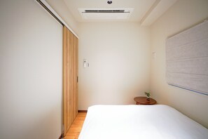 Habitación cuádruple clásica, 2 camas matrimoniales, para no fumadores, baño privado | Wifi gratis