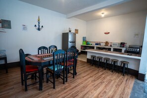 Full-sized fridge, microwave, oven, cookware/dishes/utensils
