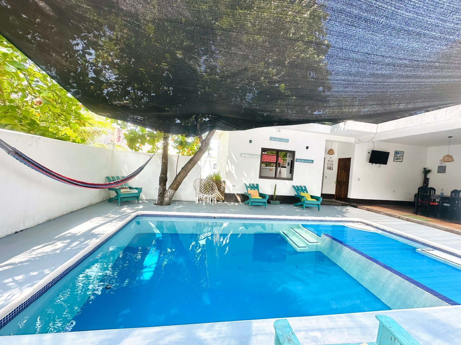 من حمّامات السباحة المغطاة