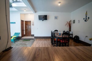 Exclusive Chalet, 2 Bedrooms | Dining room