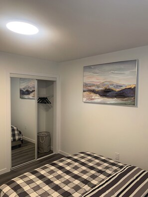 2 slaapkamers, een strijkplank/strijkijzer, wifi, beddengoed