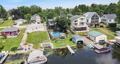 Lake Wawasee Retreat: private pool, hot tub & pier