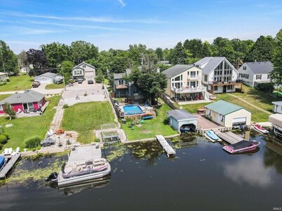 Lake Wawasee Retreat: private pool, hot tub & pier