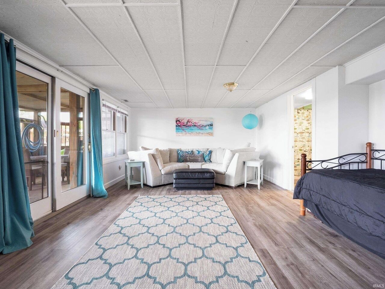 4 bedrooms, desk, iron/ironing board, travel crib