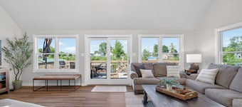 Lake Wawasee Retreat: private pool, hot tub & pier