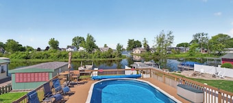 Lake Wawasee Retreat: private pool, hot tub & pier
