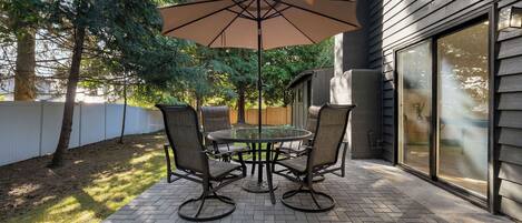 تناول الطعام بالخارج