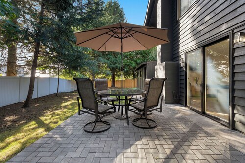 Charming 4-bedroom House With Fitness Room in Kirkland