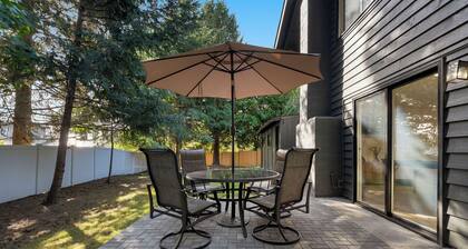 Charming 4-bedroom House With Fitness Room in Kirkland