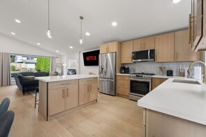 Micro-ondas, fogão, cooktop, lava-louças