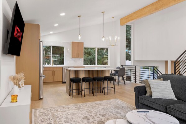 Televisión y chimenea