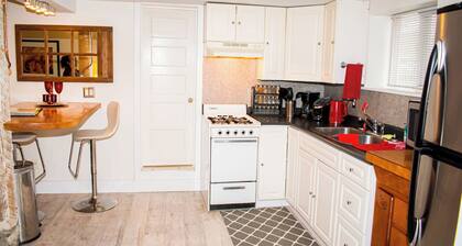 1 BR + den East Van near The Drive & Trout Lake