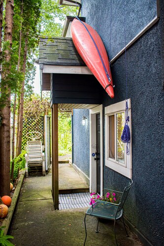 1 BR + den East Van near The Drive & Trout Lake