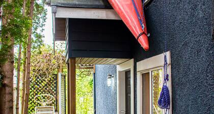 1 BR + den East Van near The Drive & Trout Lake