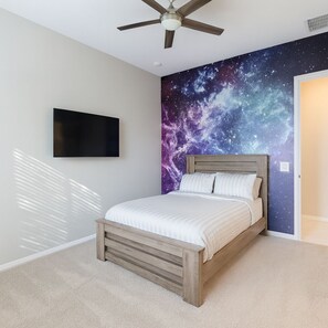 5 bedrooms, desk, free WiFi, bed sheets