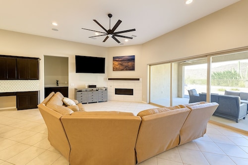 Spacious 5-bedroom house in beautiful Dove Mountain