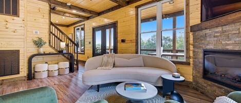 TV, fireplace, table tennis, stereo