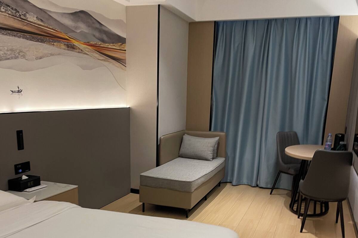 Superior Double Room | Desk, iron/ironing board, free WiFi