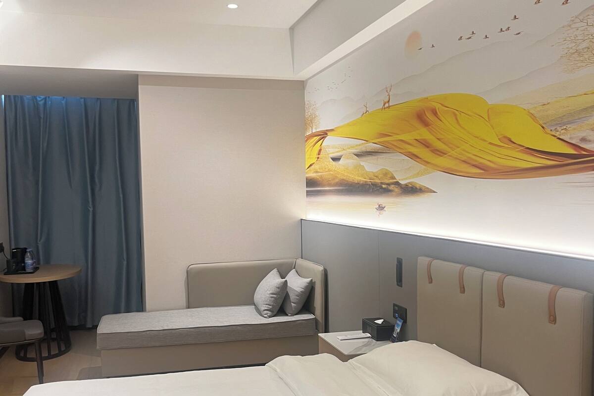 Business Twin Room, City View | Desk, iron/ironing board, free WiFi