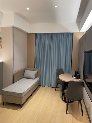 Business Twin Room, City View | Desk, iron/ironing board, free WiFi