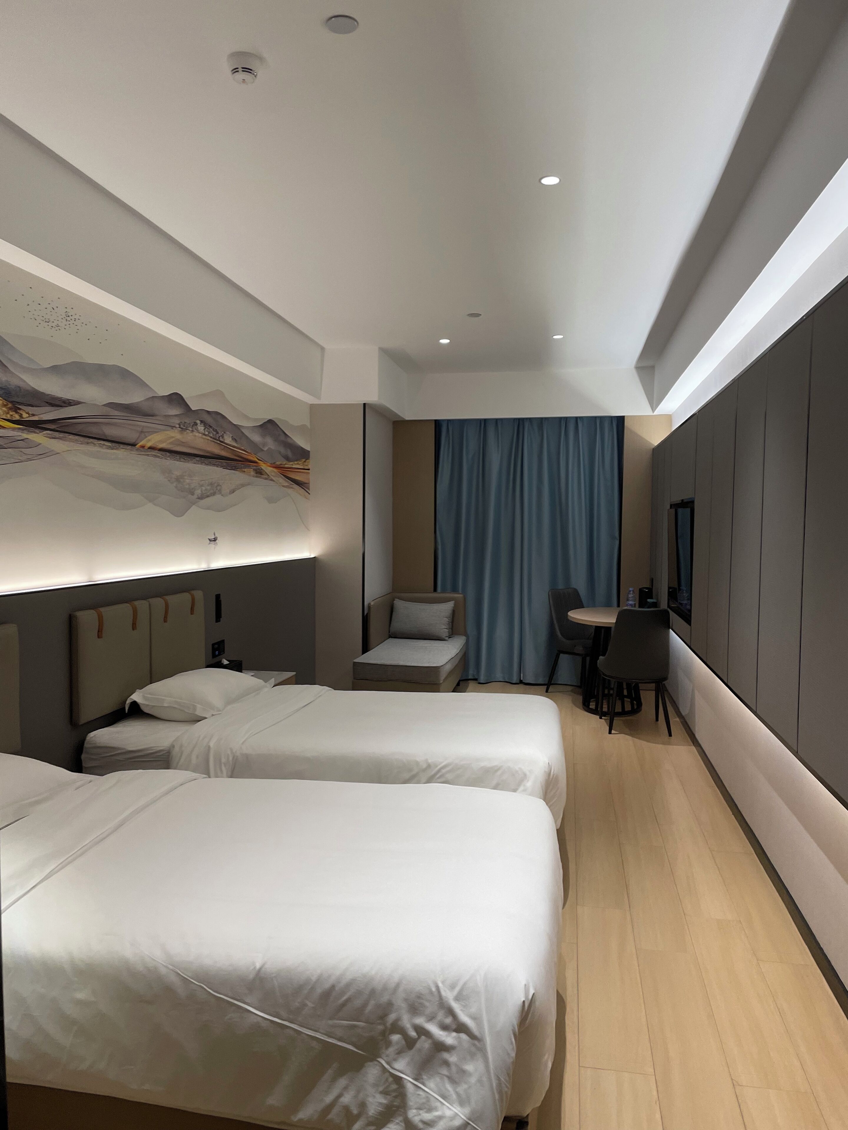 Superior Twin Room | Desk, iron/ironing board, free WiFi