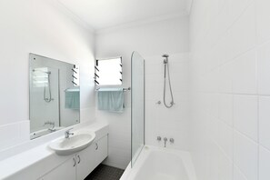 Dusche, Handtücher, Seife, Toilettenpapier