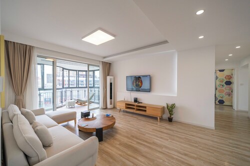 Tyms Family 4BR 2BA APT Residence