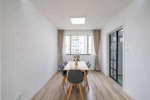 スーペリア アパートメント バルコニー シティビュー | リビングルーム