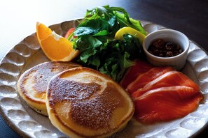 Petit déjeuner anglais (1870 JPY par personne)