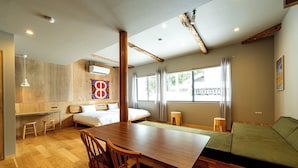 Suite – junior | Skrivebord, blendingsgardiner og wi-fi (inkludert)