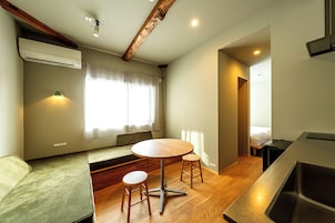 Standard Room | Desk, blackout drapes, free WiFi