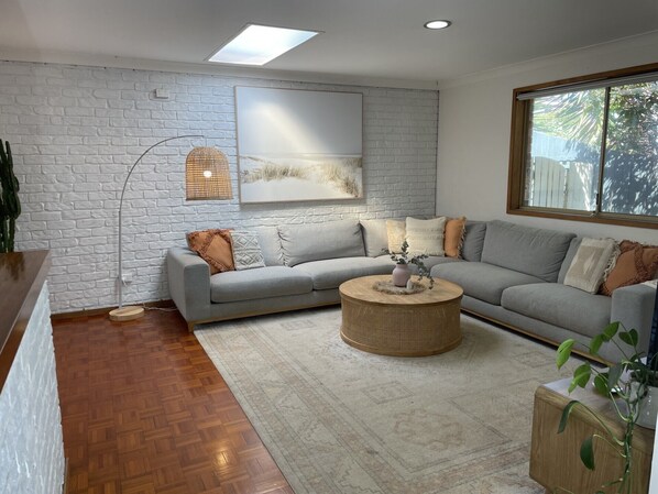 Living area - Beach House ~ Perfect Location (Port Macquarie)