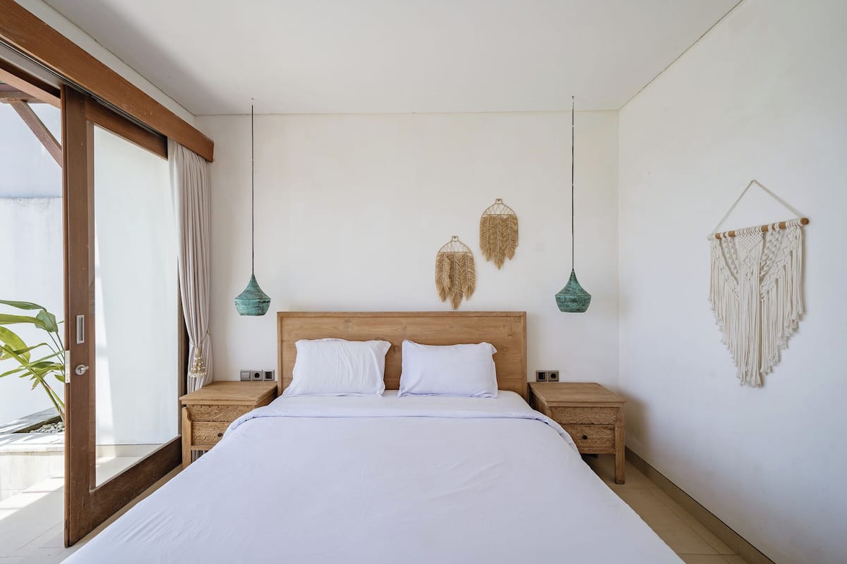 Skrivbord, arbetsyta för laptop, strykjärn/strykbräda och gratis wi-fi