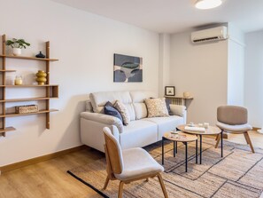 TV - 140 m2 Apartment + Office in Retiro (Madrid)