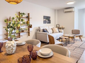 TV - 140 m2 Apartment + Office in Retiro (Madrid)