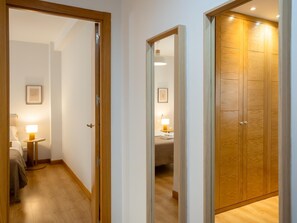 2 bedrooms, iron/ironing board, internet, bed sheets - 140 m2 Apartment + Office in Retiro (Madrid)