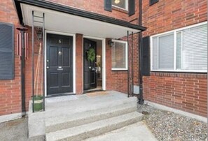 Exterior detail - Charming Stadium District 2-bedroom Condo (Tacoma)