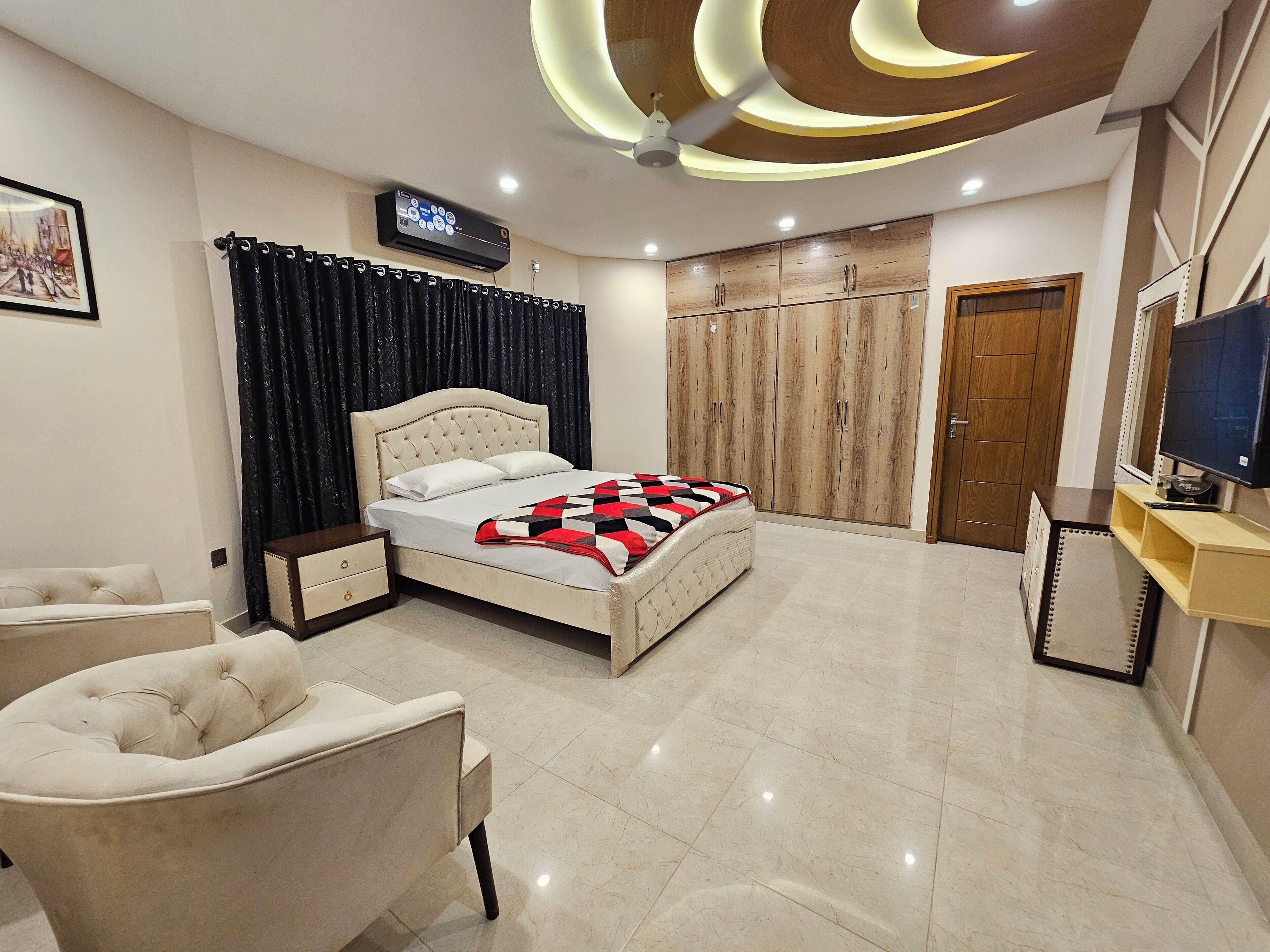 5 chambres, fer et planche à repasser, Wi-Fi, draps fournis