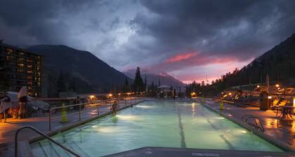 Ski-In/Ski-Out Luxury 2 Bedroom Cliff Club Suite with private balcony hot tub