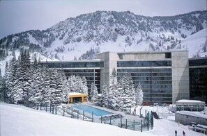 Exterior - Ski-In/Ski-Out Luxury 2 Bedroom Cliff Club Suite with private balcony hot tub (Snowbird)