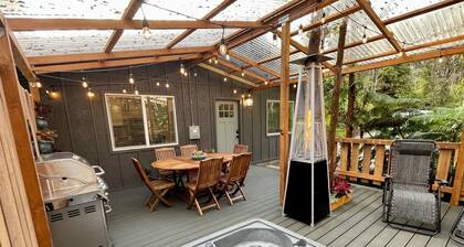 Charming 2-bedroom cottage with a hot tub. 5 Min to Volcanoes National Park!